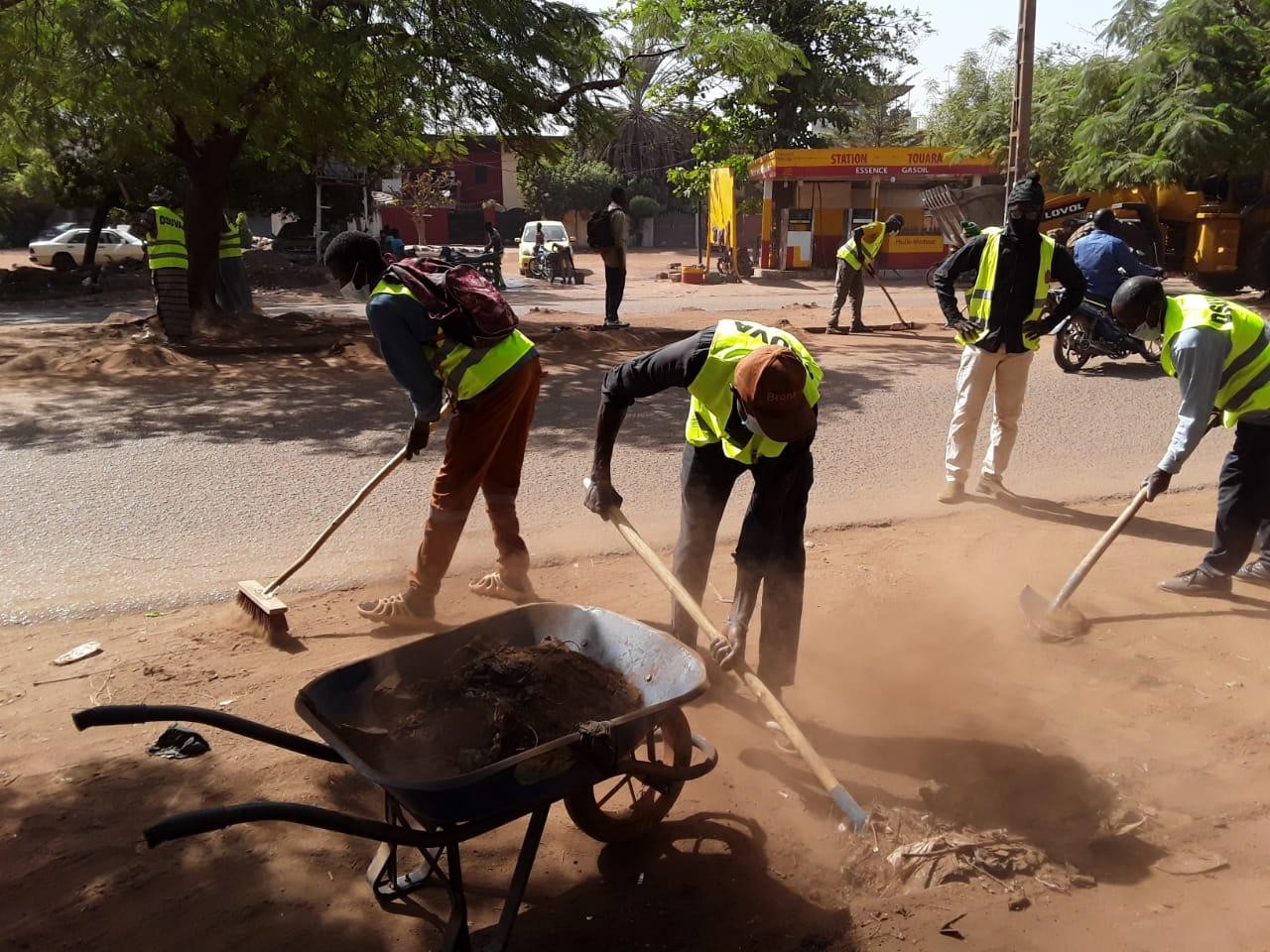 Voie publique: Une opération de désensablement de grande envergure